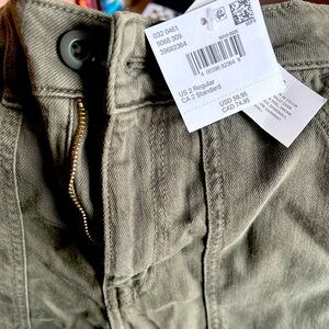 Size 2 AE women’s wide leg olive green baggy pants.